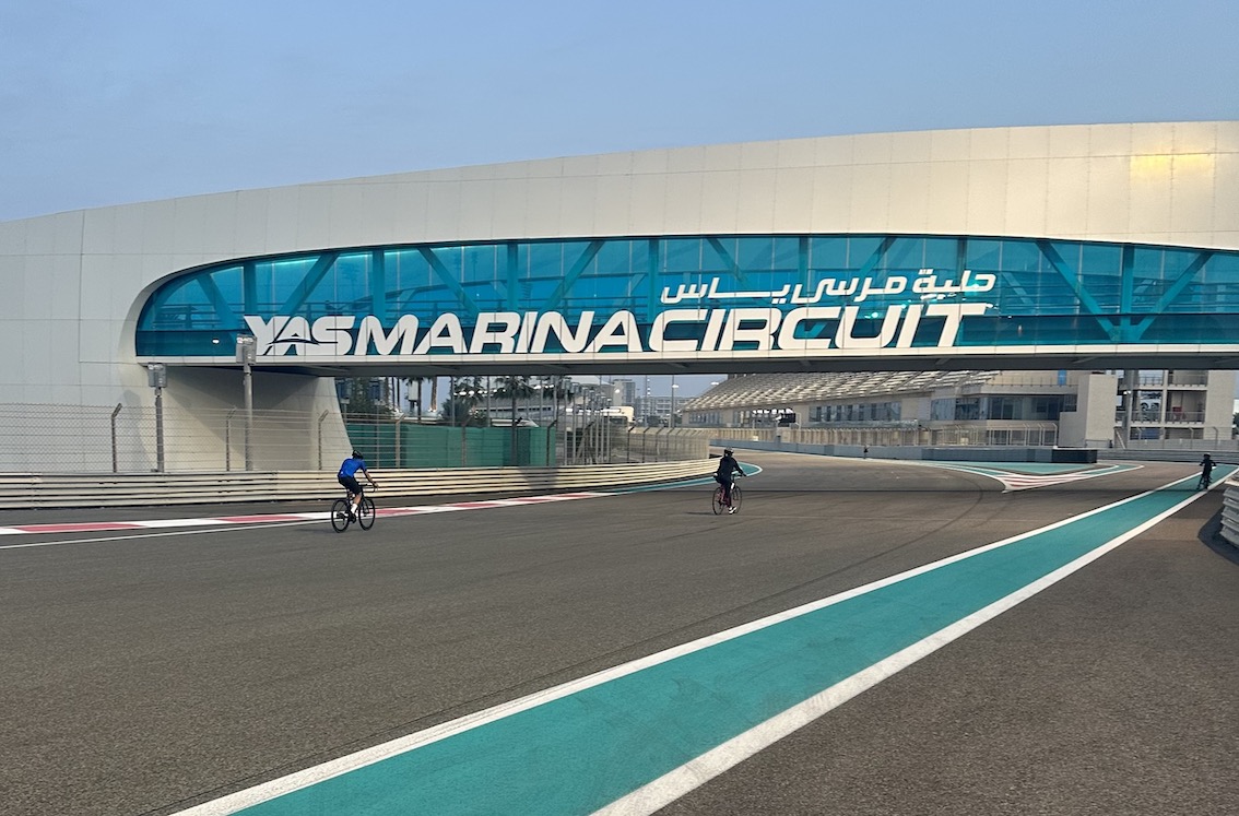 Abu Dhabi Roadtrip - GenussReise.blog