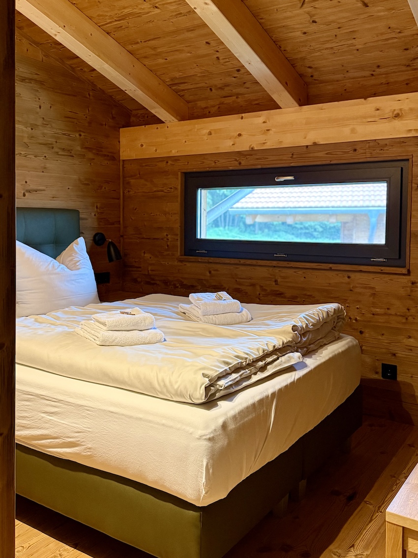 Luxus-Glamping im Chalet, Bayern Village, Vital CAMP Bayerbach - GenussReise.blog